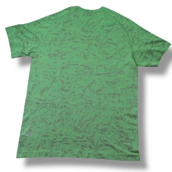 Lululemon Men's Large Seamless Tee Green Camo‎ Mesh "Move Your Body" Shirt - Picture 3 of 12